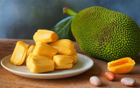 Jackfruit zastoupí maso strukturou a chutí. Bílkovinami ale příliš .